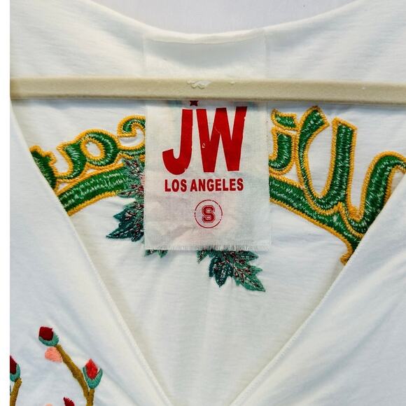 Johnny Was V-Neck Wildcats Embroidered Tee in White Floral Jersey Size Small - Picture 7 of 7